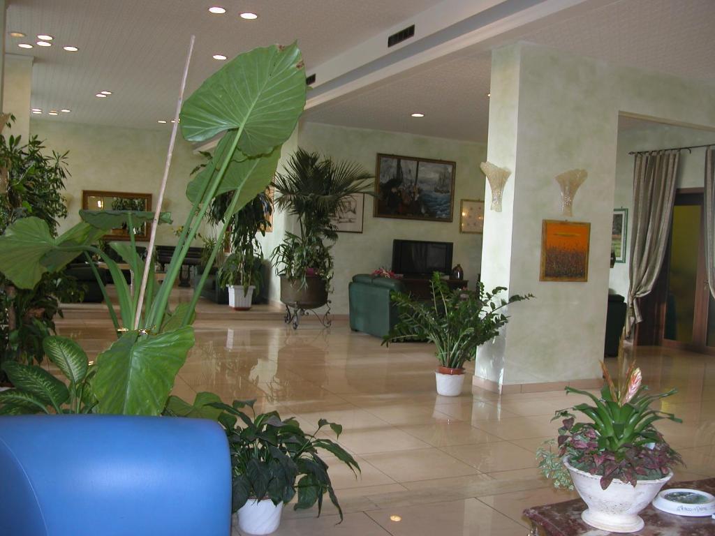 Hotel Calabresi 산베네데토델트론토 외부 사진
