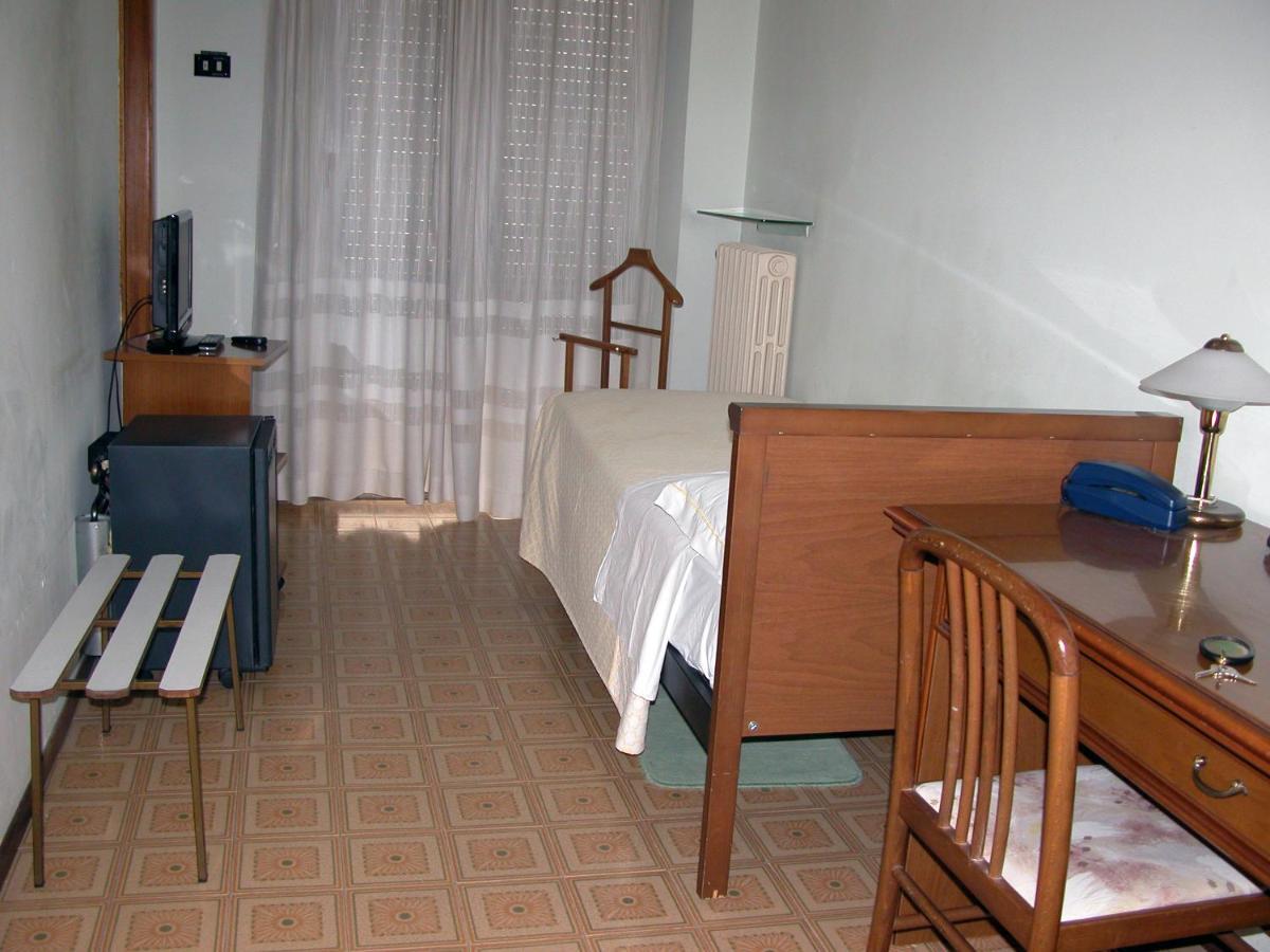 Hotel Calabresi 산베네데토델트론토 객실 사진